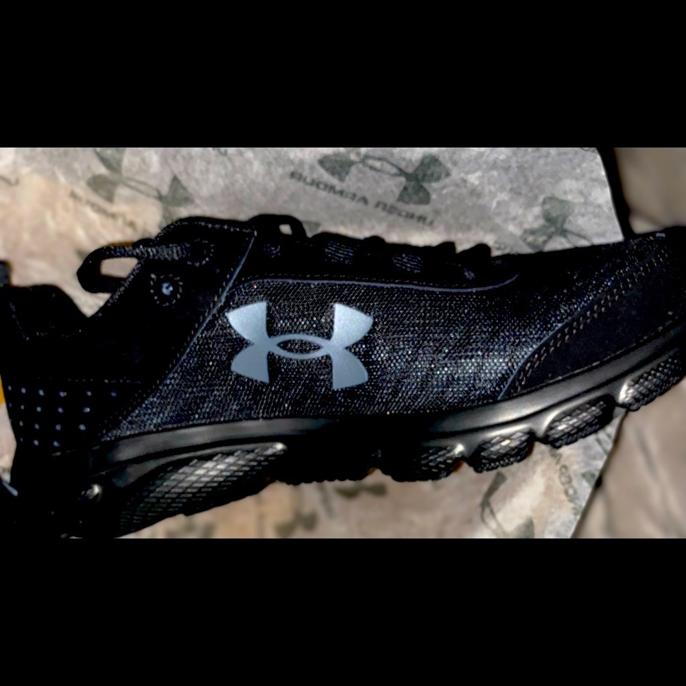 NEW ❤️NWT UNDER ARMOUR MEN’S BLACK TENNIS SHOES